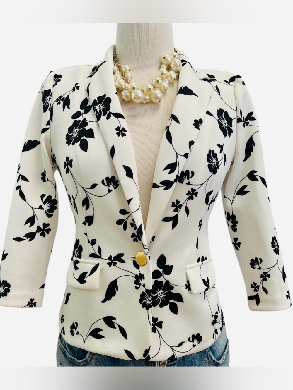 New York & Company Black and White Floral Blazer